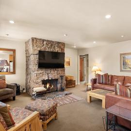 Silverglo Condominiums Unit 308, Expansive 4 BD Condo, Walking Distance to Town with Pool Access