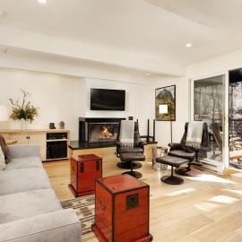 Chateau Roaring Fork Unit 25, Contemporary Condo with River Views, Close to Town, hotel din Aspen