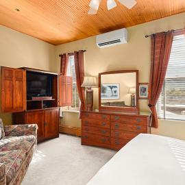 Independence Square 308, Top Floor Hotel Room with Ideal Downtown Location, hotel a Aspen