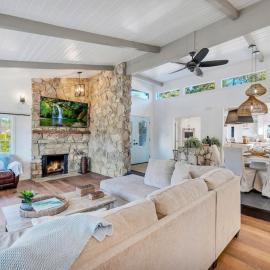 Modern Family Farmhouse with Pool, Jacuzzi, Putting Green, Treehouse, Bocce and more