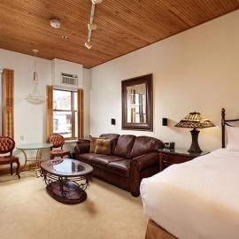 Independence Square Unit 306, Hotel Room with Large Sitting Area & Wet Bar, hotel v destinácii Aspen
