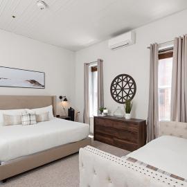 Independence Square 211, Chic Hotel Room with Mountain Views, A/C, & Rooftop Hot Tub，亞斯本的飯店