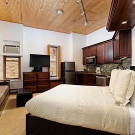 Independence Square 210, Beautiful Studio with Kitchenette, Great Location in Downtown Aspen