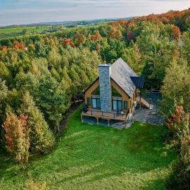Chalet Bellevue (Mont-Comi), hotel in Saint-Gabriel