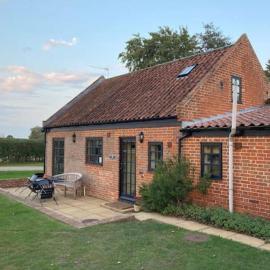 Peaceful country cottage in stunning surroundings, hotell i Beccles