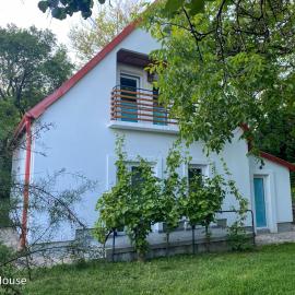 Quiet, green, relaxing place - 3 bedroom villa