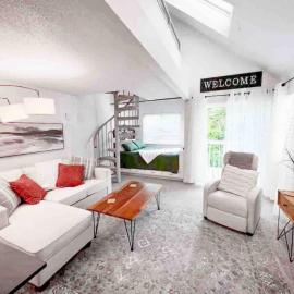 Top third floor loft condo Full resort access, hôtel à Claysburg