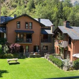 Fantástico piso con terraza en valle de Benasque、Sesuéのホテル