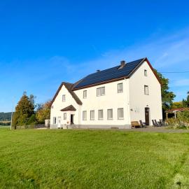 Ferienhaus Backesgarten für 22 Personen，Neichen的飯店