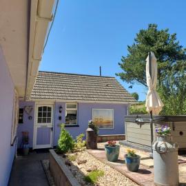 Hot Tub Hideaway، فندق في Hemyock
