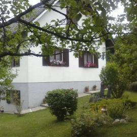 House Nina, מלון בפוליאנאק