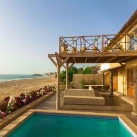Villas Badiene - Beachfront Villas with Pool & Restaurant, hotel en Poponguine