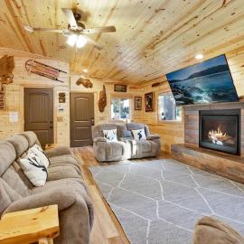 Skyline Log Cabin | Views, Pets & Slopes