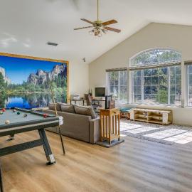 Private Lake, Hot Tub & EV Charger: Mariposa Home!