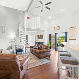 Condo in Lakefront Resort w/ Pool! Ozarks Getaway, hotell i Kimberling City