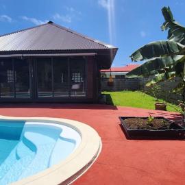 Heipoe Lodge, hotel v Uturoa