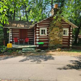 The Pines Cottages, hotel a Asheville