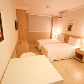 Gales Park Hotel, hotell i Dourados