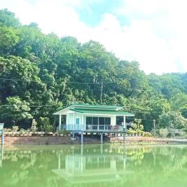 บังกะโลบ้านสวนเอก Bungalow Baan Suan Aek, hotel v destinácii Ban Pang Chaphlung