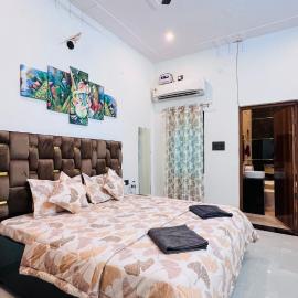 Nirmal sadan Homestay, hotel v mestu Barsāna
