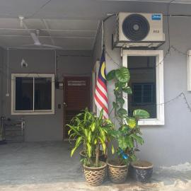 ANGGUN HOMESTAY Banting