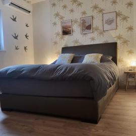 Chambre climatisée et cosy Auberge du manala Hôtel 24 24, hotel in Saint-Louis