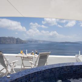 Ambition Suites, hotel di Oia