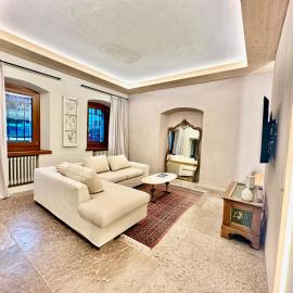 Historic lakeside villa w/ majestic Tre Cime views