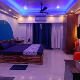 Elegant Xanadu Studio -Pool, Airport, CC2 Mall, hotell i kolkata
