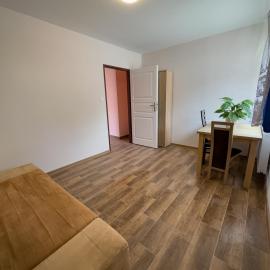 Viesnīca Apartament 4 osobowy obok Szpitala Brzeziny 2 pokoje Prywatna łazienka i kuchnia 32m2 pilsētā Brzeziny