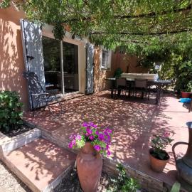T2 indépendant terrasse et piscine au calme Var sud de la France