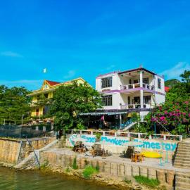 Funny Monkeys Homestay, hotel in Phong Nha