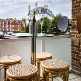 Sea Downs - moments from beach, hotel in Eastbourne
