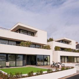 1 The Bay - Stunning contemporary flat on the Scottish coast, hotel Coldinghamben