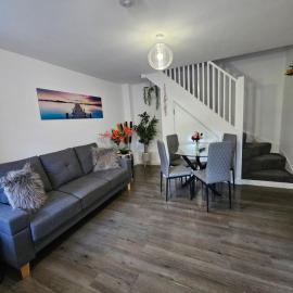 Luxury one bedroom maisonette with extra connected bedroom in Stevenage centre, hotel u gradu 'Stevenage'