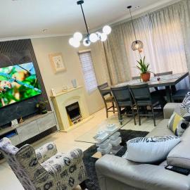 Central Gabs Oasis: 2BR-Retreat, hotell sihtkohas Gaborone