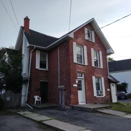 Cozy downtown two bedrooms free parking, hotel in Kingston