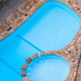 1bedrooms & studios walk to the beach,close to all social amenities