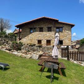 Apartamentos Los Tojos, hotel a Colsa