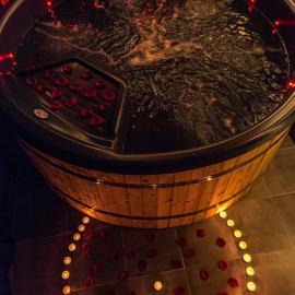 Playroom XXL Loft LOVE Room avec Espace spa Terrasse vue sur les toits Salle de jeux pour adultes Libourne centre 10 min de St Emilion Proche Bordeaux, hotel em Libourne
