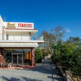 Giannis Hotel, hotel en Kimméria