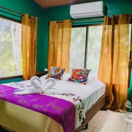 Casita Verde, 800 mts from beach, hotel in Playa Hermosa