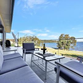 Royal Retreat Peaceful Lakefront