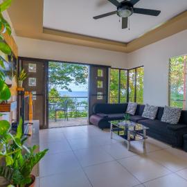 Oceanside 2 bedroom house, 100Mbps WiFi