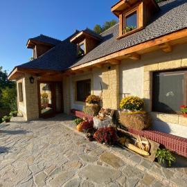 Casa cu șindrilă, hotel em Vălenii de Munte