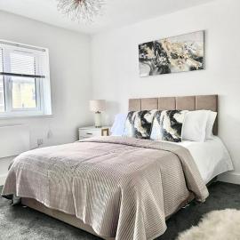 2 Bed apartment Sleeps 3 -Smart Tv -Private garden