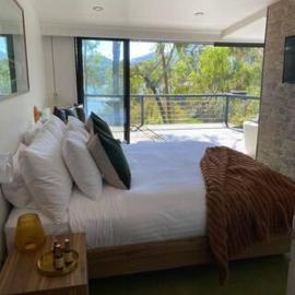 Sul Lago - Lakefront Family Friendly home、Jamiesonのホテル