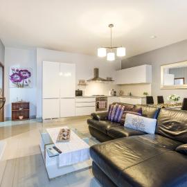Cosy, fully equipped 1BR home with Private Balcony by 360 Estates, hotel in Naxxar