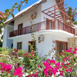 Room witch pool in garden 1 minutes from Ocean, hotel v destinácii Pingwe