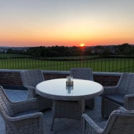 2 Bedroom cottage with Beautiful views over the Mendips, hotell i Radstock